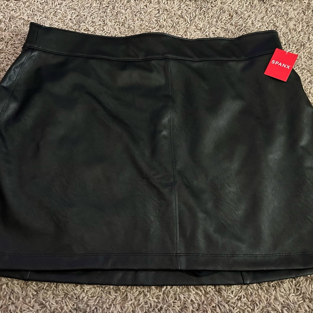 Spanx Women's Black Shorts